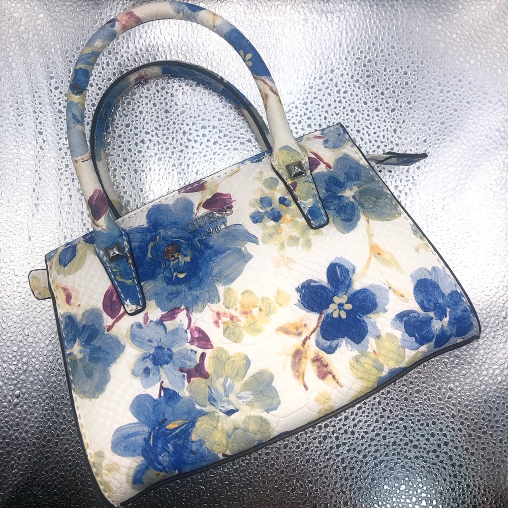 Guess Mini Crossbody